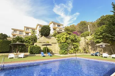 Image de Bungalow 'Alegre Playa Grupo Terra De Mar' avec vue sur montagne, Wi-Fi et climatisation