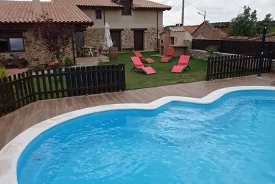Image de Maison de campagne \"Casa Rural Gorriones\" avec piscine privée, jardin privé et Wi-Fi