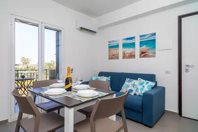 Image de Appartement 'Etnabeach Apartament - Fondachello' avec vue sur les montagnes, Wi-Fi et climatisation