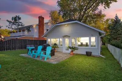 Image de 681 Beach House - Private Beache, Yqg wineries, peaceful cottage life