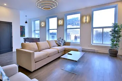 Image de Deluxe 3-bedroom Condo in Old Montreal with a Private terrace