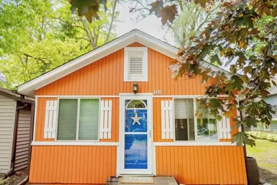 Image de Charming 2-bedroom cottage with Ac, WiFi, & huge fenced in back yard- Twin Lakes