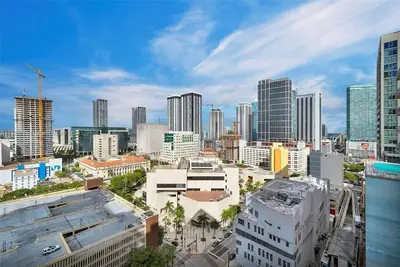 Image de 2-bedroom apartment in downtown Miami, minutes from top shopping