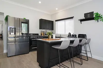 Image de Long Jetty Lake House -Long Jetty, Central Coast Fully Renovated 3 bed Cottage,