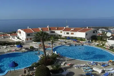 Image de Villa de vacances 'Spacieux Bungalow de plage à 3 chambres' avec vue sur la mer et climatisation