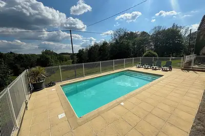 Image de Maison de vacances 'Maison De Vacances Avec Piscine' avec piscine privée, terrasse privée et Wi-Fi