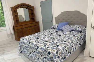 Image de Large, Spacious, Entire Family Getaway.