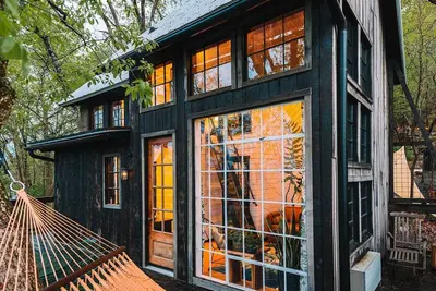 Image de Treetop Hideaways: Wood Lily Treehouse in Chattanooga
