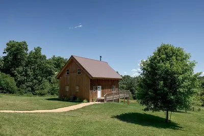Image de The Rustic Retreat: Elegant cabin with WiFi & Ac in an enchanting location!