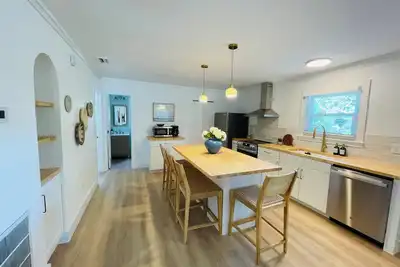 Image de Charming Bungalow close to the beach and bay.