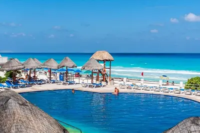 Image de Family On Caribe Beach Marlin Cancun