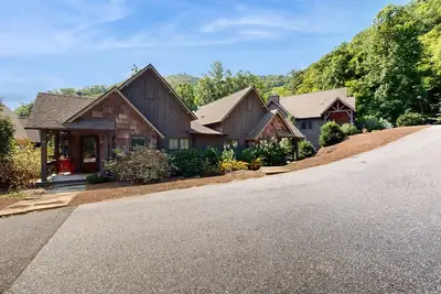 Image de Dog-Friendly Home w/ Firepit, Shared Pools/Hot Tubs, & Lake/Golf/Boat Access
