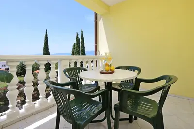 Image de Appartement de deux chambres avec la terrasse et la vue sur le mer Kostrena, Rijeka (A-23422-a)