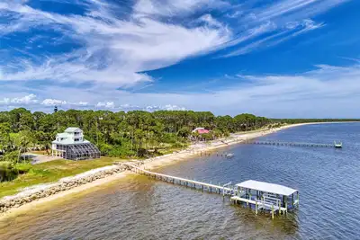 Image de Gulf-front, dog-friendly home with private pool, great view, deck & beach access