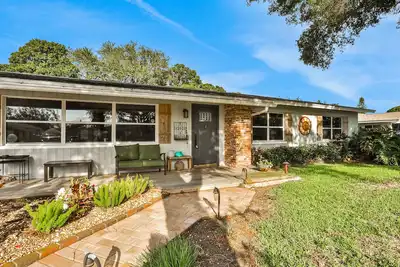 Image de Relaxing retreat with pool, patio, pool table, W/D, Ac, close to beaches