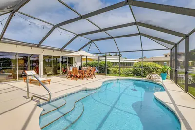 Image de Private Fishing Dock: Waterfront Palmetto Home!