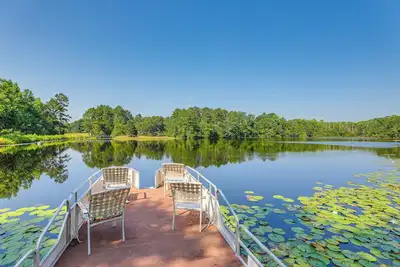 Image de Pet-Friendly Ehrhardt Home w/ Private Pond & Yard!