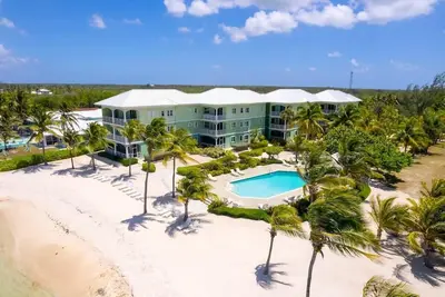 Image de Penthouse 2 Bd/Bth Beachfront Condo w/ Heated Pool