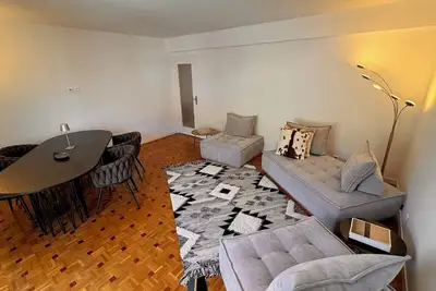 Image de La Maison de Louise: appartement rénové, élégant, central, Mer & Plages proches!