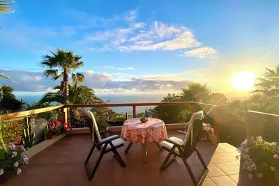 Image de Refuge Tropical avec Terrasse et Vue de Rêve
