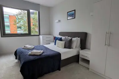 Modern 1 Bed Apt Near Ascot- with parking
