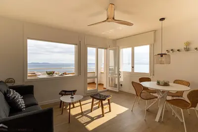 Image de Ático con vistas al mar, dos dormitorios con acceso directo al camino de ronda