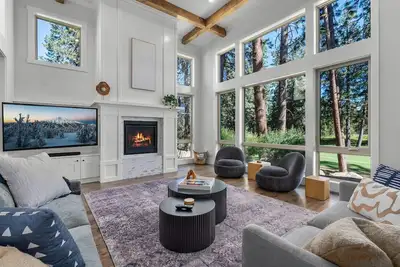 Image de New Listing! Luxury Home - Close to Bachelor - Widgi Creek Golf Course