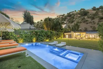 Image de Franklin Canyon - Retreat in the Heart of Bh with Private Sauna & Spa