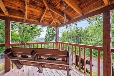 Image de HotTub •PoolTable •PorchSwings •FreeDollywoodTkt • 2QueenBd (Somewhere In Time)