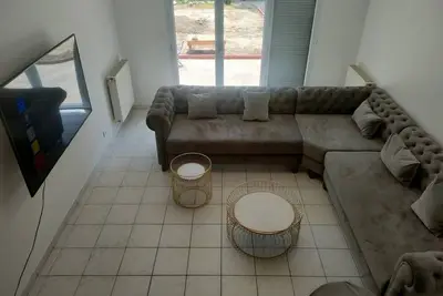 Image de Villa de disponible pour longue ou courte durée. Jardin, garage, 2 chambres.