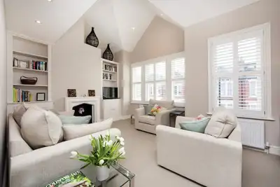 Image de Edenvale Street, Fulham - Stunning, 2 bed, 2 bath maisonette with roof terrace