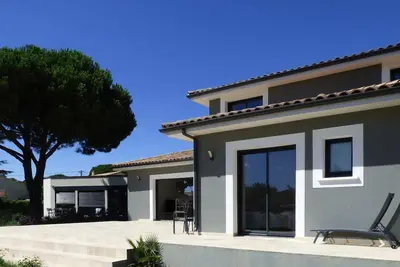 Villa de standing climatisée à 700m des plages