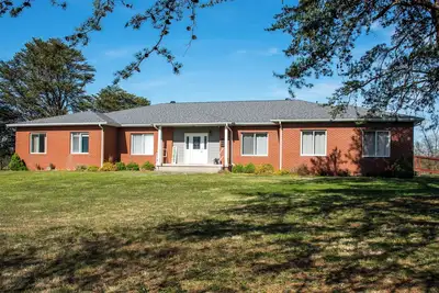Image de Spacious 10 Bedroom Home-Perfect for Large Groups