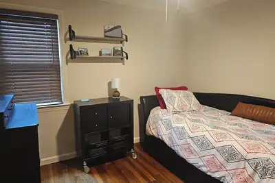 Image de Charming 3-bedroom cottage in pleasant Norton Shores with WiFi, Ac