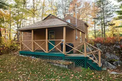 Image de Large Riverside Cabin in The Forks, pet friendly