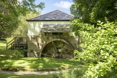 Tucked away in tranquil seclusion within the private Whitehay Estate, sits this charming country cot