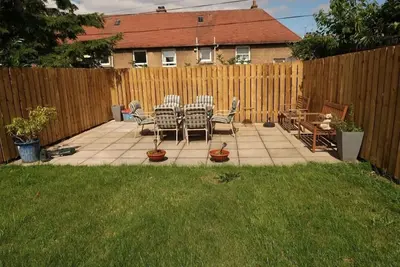 Cozy 2-bedroom house in quaint Edinburgh with WiFi