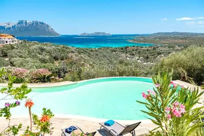 Image de Villa à Porto Istana avec 4 chambres à coucher, 8 couchages