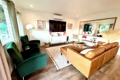 Image de Flamingo Oasis - Next to the Atascadero lake/park/zoo!