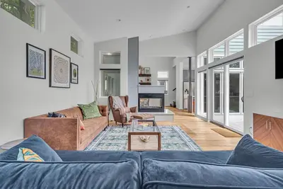 Image de High End Bottleworks Arcade Home