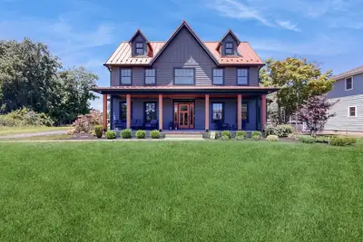 Image de Town of Lewes home with private pool, patio and balcony
