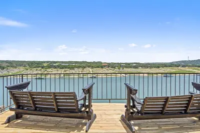 Image de Ultimate Lake Travis Fishing condo w/ pool&hot tub