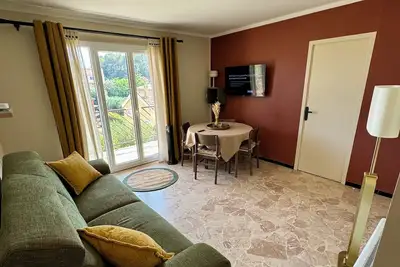 Image de T2 coloré proche mer - parking / terrasse / Climatisation / 2 lits 160x200