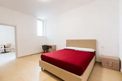 Image de Door 29 - Int. 12 Apartment