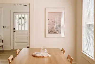 Image de Welcome to Coastal Living in the City – Charlotte's best starts here! \n