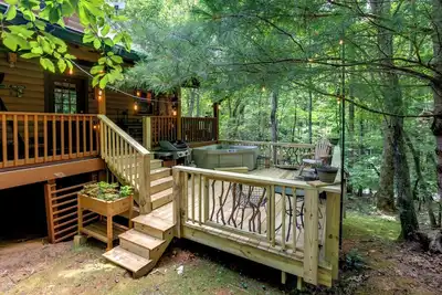 Image de Cozy, private, tranquil mountain getaway in Otto Nc near babbling creek.