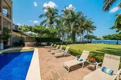 Image de Beachfront Escape: Pool, Patio & More – El Destino 1b
