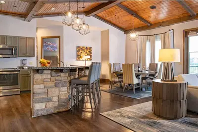 Image de 4-Bedroom Presidential Suite - Elegant & Affordable