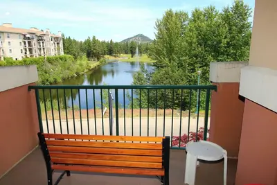 Image de Fantastic Studio With 2 Private Decks! (201b)