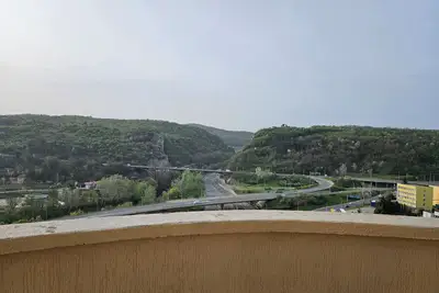 Image de Beautiful apartment with a big balcony and a great mountain view.